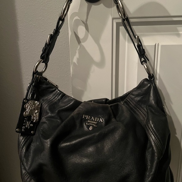 Beautiful Prada Purse - Picture 4 of 6